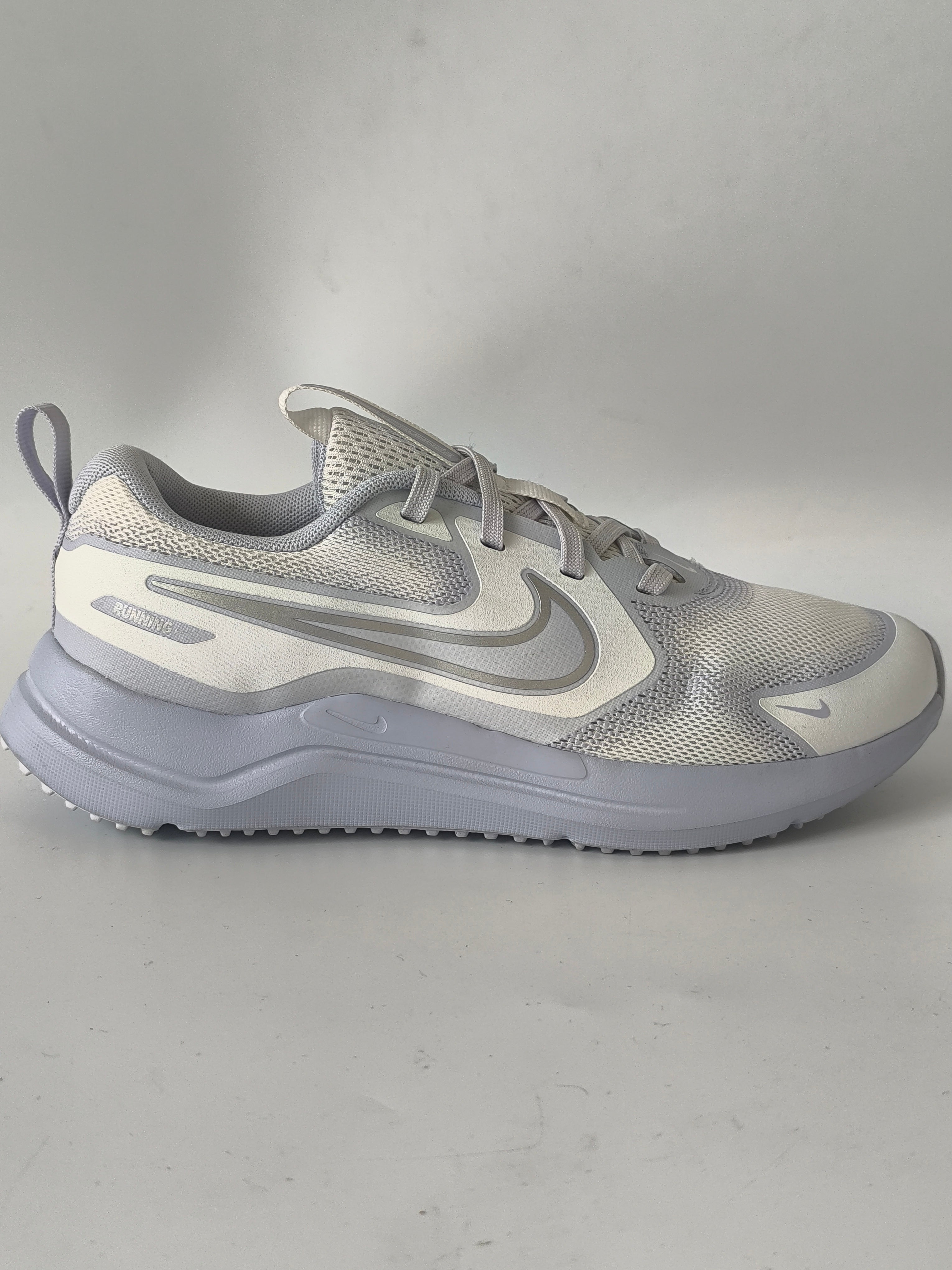 Nike Cosmic Runner GS Kids Shoes Trainers Size UK 4 Brand New Without Box Slight Defect Light Grey White