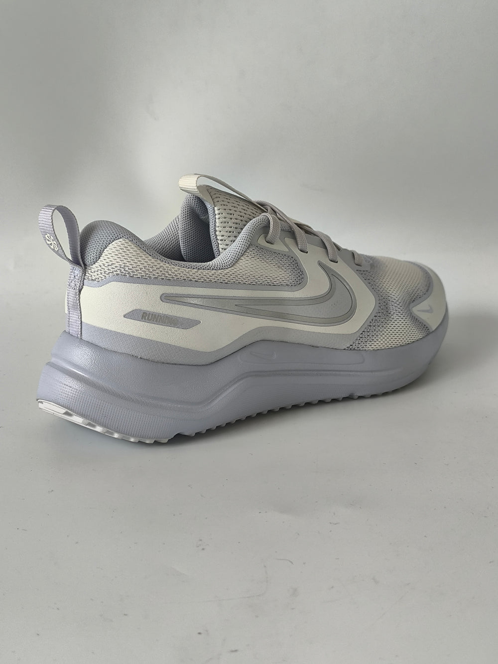 Nike Cosmic Runner GS Kids Shoes Trainers Size UK 4 Brand New Without Box Slight Defect Light Grey White