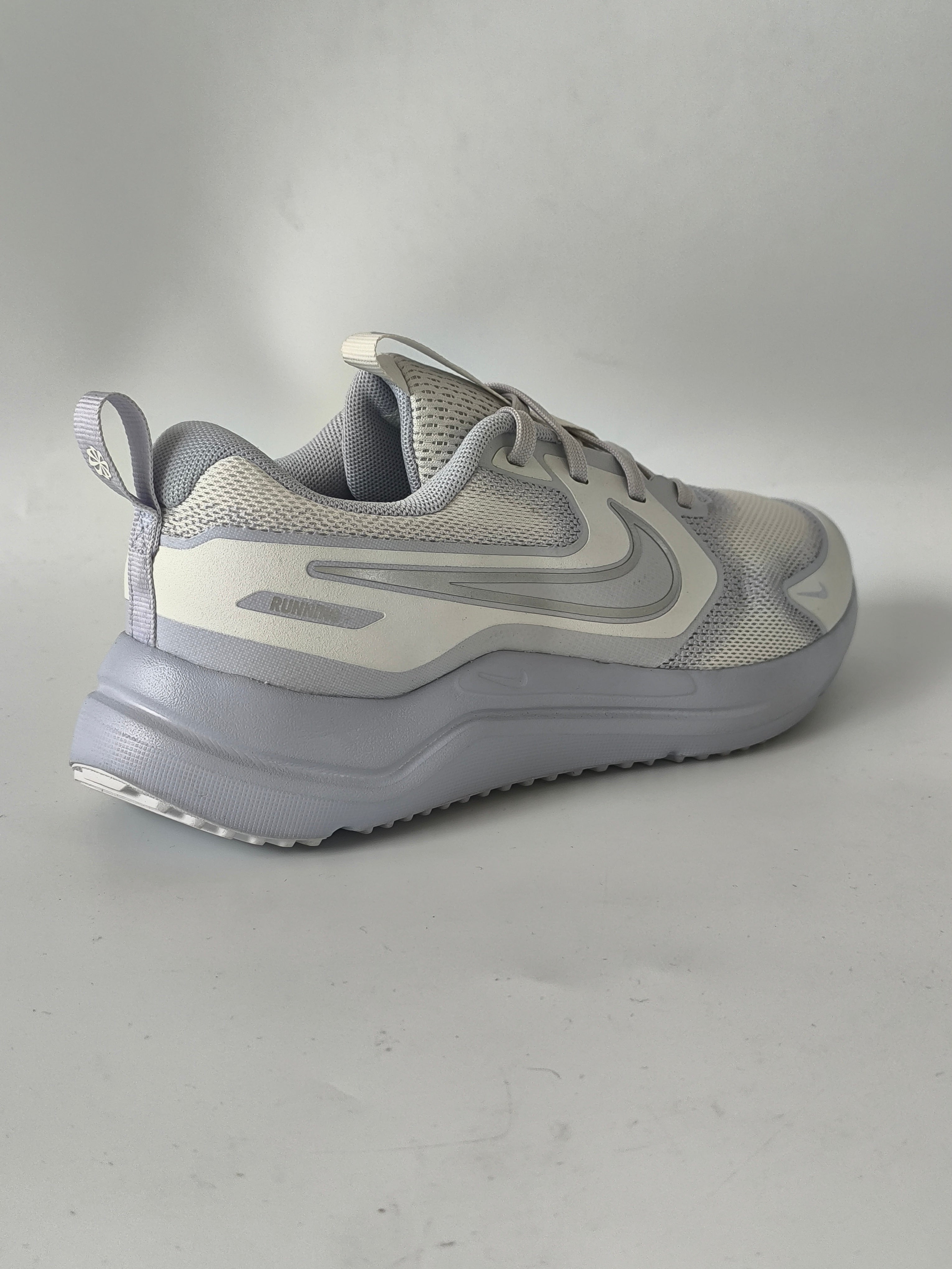 Nike Cosmic Runner GS Kids Shoes Trainers Size UK 4 Brand New Without Box Slight Defect Light Grey White