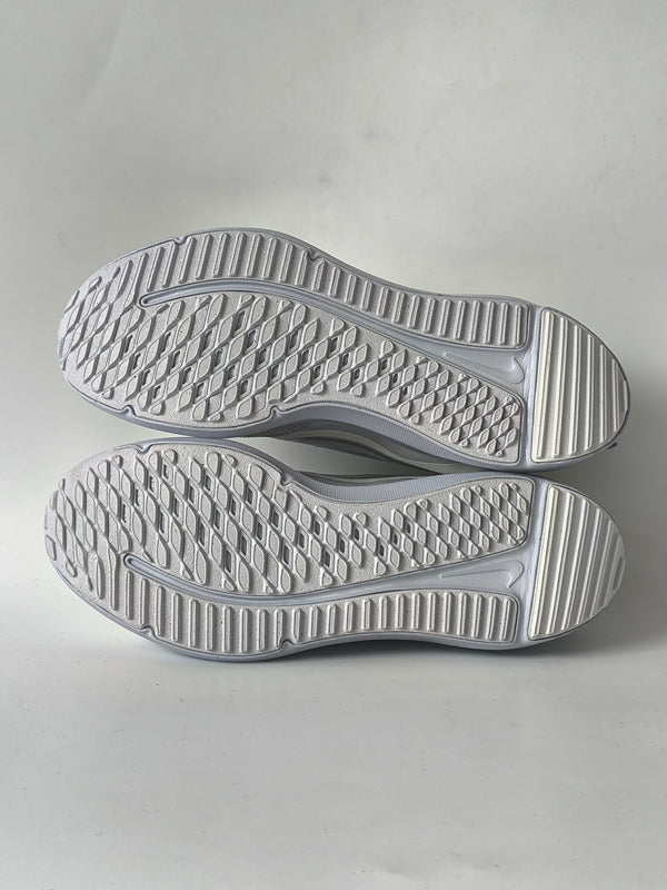 Nike Cosmic Runner GS Kids Shoes Trainers Size UK 4 Brand New Without Box Slight Defect Light Grey White
