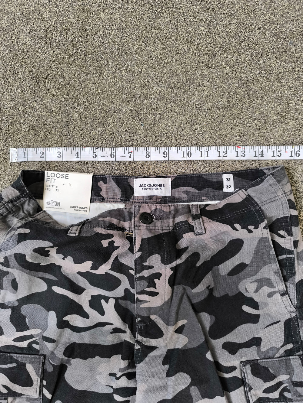 Jack & Jones Grey Camo Loose Fit Mens Cargo Pants - W31 L32 (New With Tags)